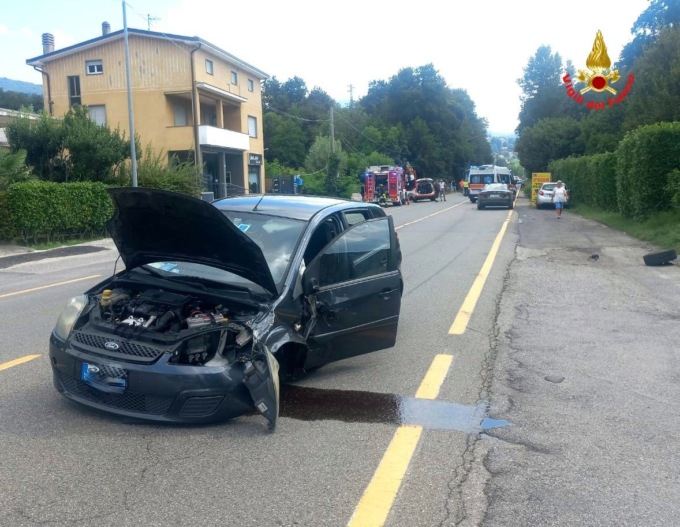 Galbiate, schianto sulla Santa: 7 coinvolti, tra loro 4 bambini
