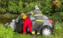 Auto nel canale: 20enne salvata dai Vigili del fuoco