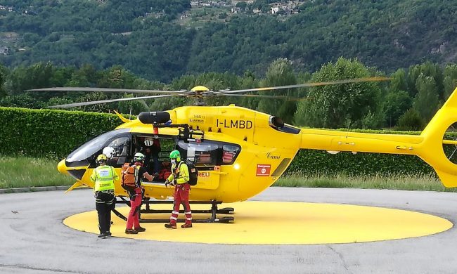 Paura alla Cascata del Cenghen: escursionista di 30 anni soccorso in elicottero