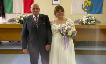 Fiori d'arancio a Pescate: il sindaco De Capitani e Melissa Zorzi si sono sposati