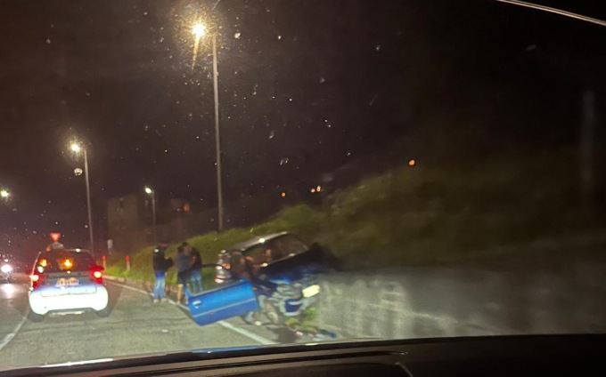 Incidente a Calolzio: ieri sera un’auto si è ribaltata in zona Iperal