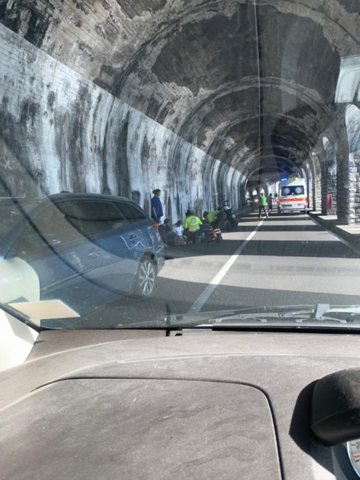 Lierna: incidente in galleria Grumo, coinvolti due motociclisti