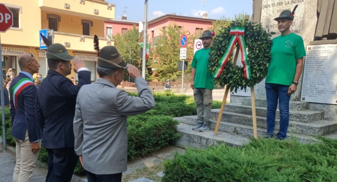 Le Penne nere di Monte Magnodeno compiono 70 anni e donano un defibrillatore alla comunità