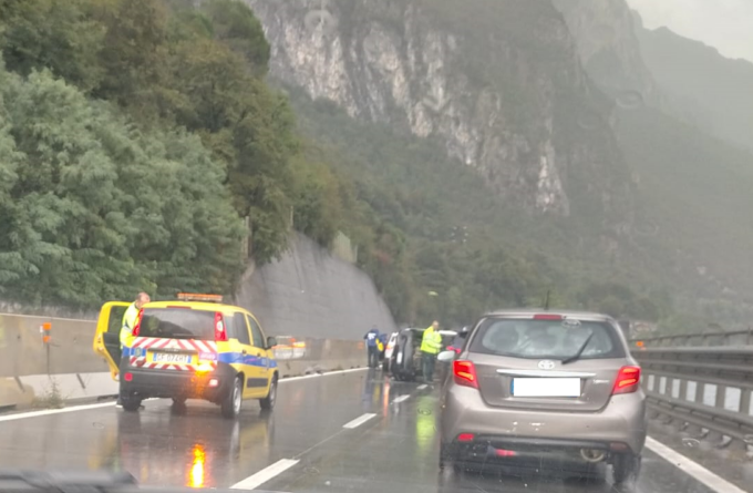 Ancora un’auto ribaltata in Statale 36