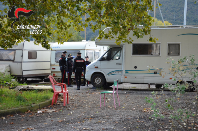 Lecco: blitz dei Carabinieri al campo nomadi del Bione, alla Meridiana e in Viale