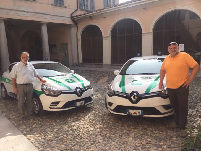 Studenti lasciati a piedi dai bus: alle fermate si presentano vigili e sindaco