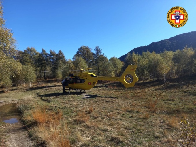 Fungiatt ritrovato riverso nel bosco: trasportato in ospedale in codice rosso
