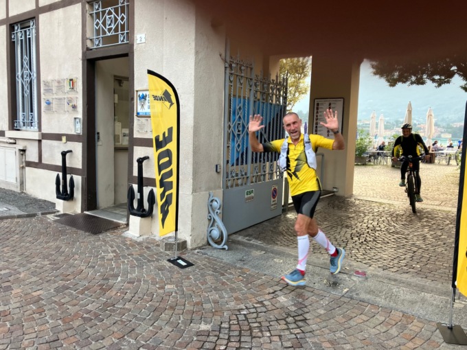 Partita l’ultramaratona di Roberto Crippa: 270 chilometri da Lecco a Venezia
