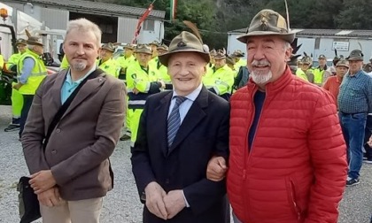 Alla Festa della Protezione civile dell'Ana premiato il maestro Scaioli, "Alpino dell'anno"