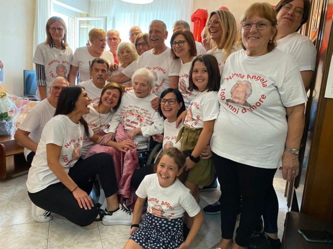 Auguri nonna Angela, 100 anni d’amore