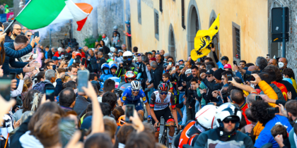 Sabato 10 il Giro di Lombardia attraversa il Lecchese: ecco dove e a che ora passa la corsa