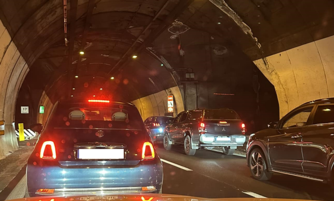 Incidente sulla Ss36, coinvolto un bimbo. Lunghe code