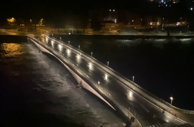 Maltempo su Lecco: Vigili del fuoco mobilitati. Le impressionanti immagini del lago e dell’Adda al Ponte Kennedy
