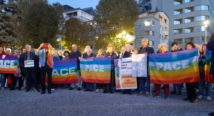 Lecco chiede il cessate il fuoco in Palestina e Ucraina con la Fiaccolata per la Pace