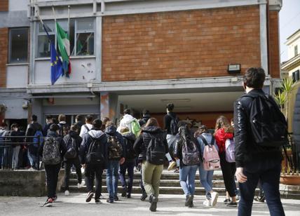 Lecco: il Comune assegna le borse di studio a nove studenti meritevoli