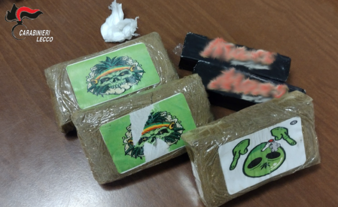 Trasportavano oltre un chilo di droga: arrestati tre corrieri
