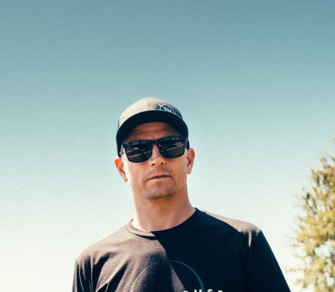 Il campione di Formula 1 Raikkonen compra casa sul Lario