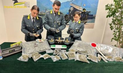 Coppia beccata con 5 kg di marijuana: in manette