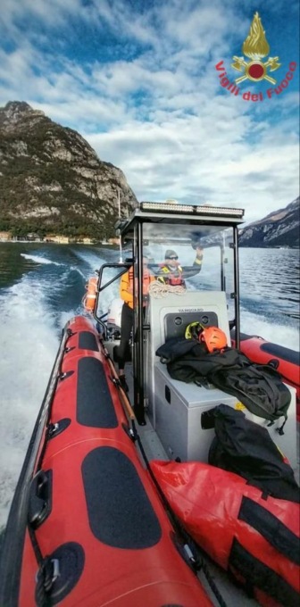 Intervento dei Vigili del fuoco, soccorsa una persona in difficoltà in mezzo al lago