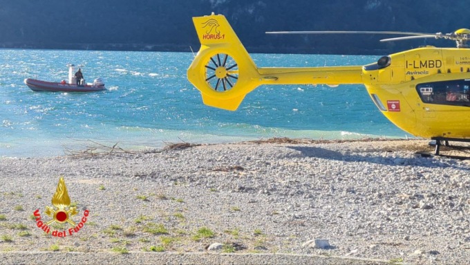 Uomo in difficoltà con il kitesurf ad Abbadia: tratto in salvo dai soccorsi