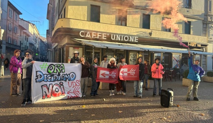 Anche a Lecco gli studenti scendono in piazza: “Ora decidiamo noi!”