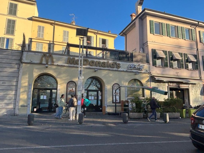 Chiuso definitivamente il McDonald’s  sul Lungolago di Lecco IL VIDEO