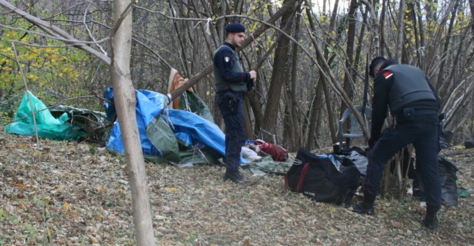 Scoperti due bivacchi degli spacciatori nei boschi di Colico e Dorio