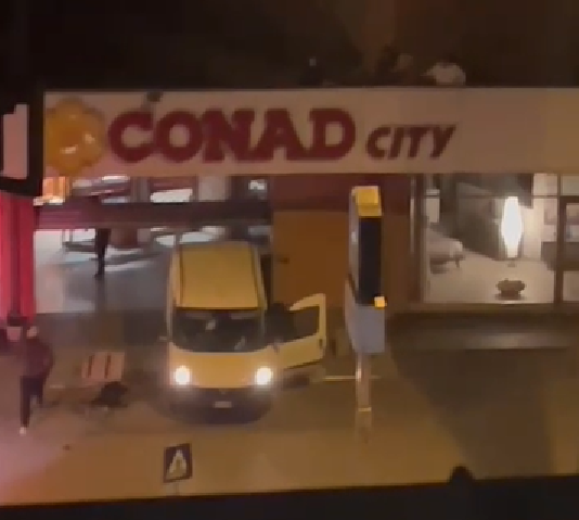 Furto al Conad di Colico ripreso dai residenti, via la cassaforte IL VIDEO
