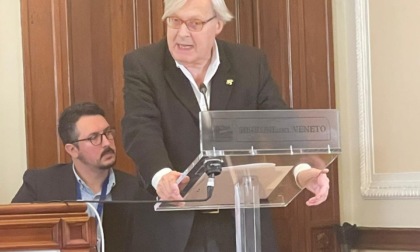 Galbiate: Vittorio Sgarbi presenta la mostra del giovane artista Davide Panzeri