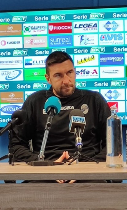 Calcio Lecco, Bonazzoli detta la linea per il Bari: «Concentrazione e attenzione»