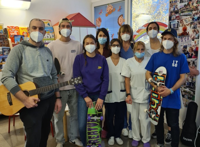 Con Sbandabrianza  un Natale freestyle per i piccoli degenti della Pediatria del Manzoni