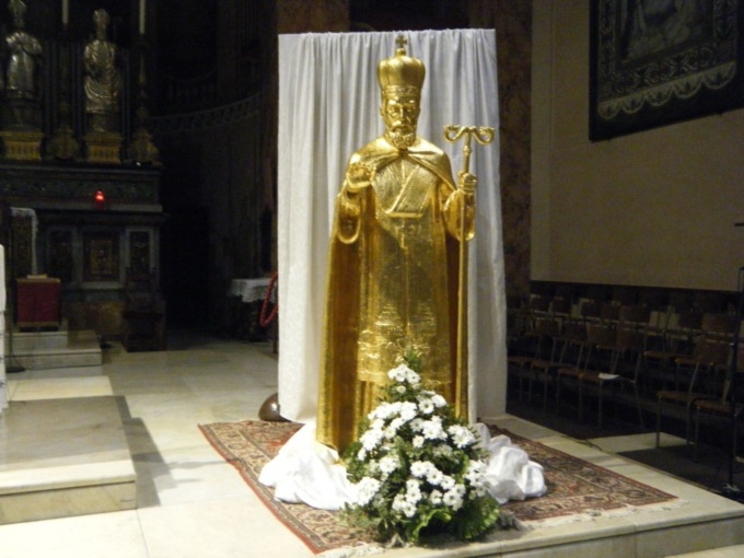 Appello per Lecco festeggia San Nicolò con gli scatti del restauro della statua del patrono, effettuato nel 2013