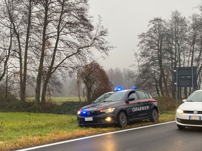 Incidente a Dolzago: un’auto finisce fuori strada. Coinvolte due persone