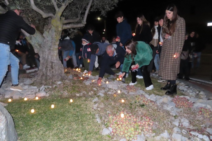 Camminata silenziosa per Luca e Davide, scomparsi in un incidente