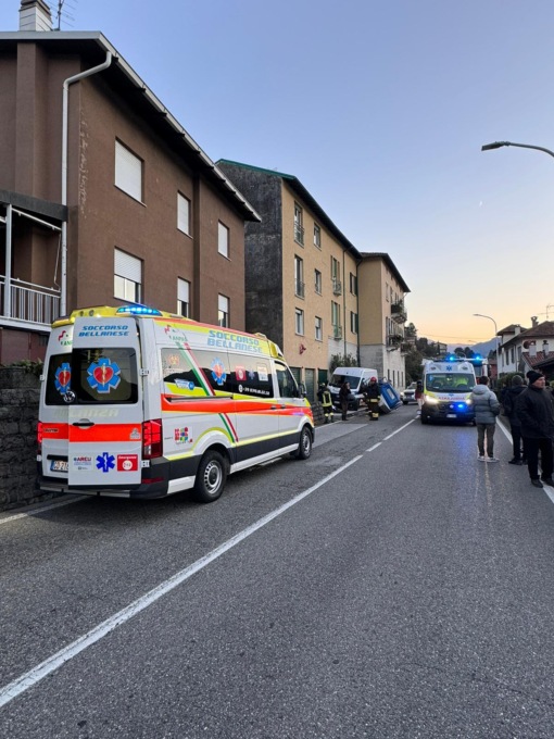 Incidente tra moto e un’apecar a Mandello, due i feriti