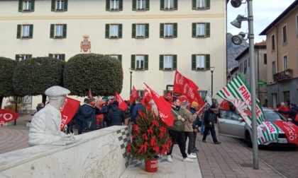 Mandello: corteo di protesta di lavoratori e sindacati della Gilardoni Vittorio