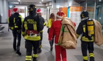 Lecco: Vigili del fuoco visitano i bimbi in pediatria