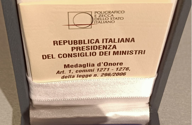 Medaglie d’onore a lecchesi deportati nei lager nazisti: premiato anche lo zio di Andrea Vitali