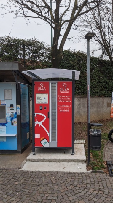 Lecco: nuovo distributore automatico di sacchi per la raccolta differenziata