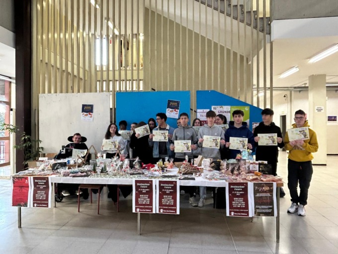 Istituto Parini, un mercatino natalizio per sostenere il progetto “Destinazione futuro”