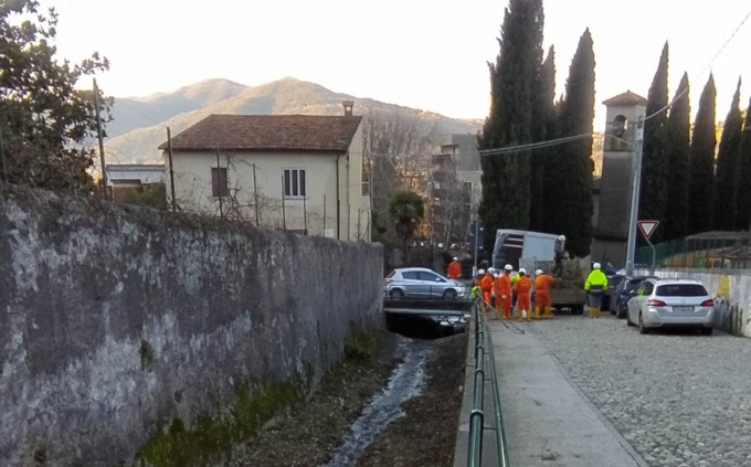 Lecco: ripulito il torrente Cif a Maggianico