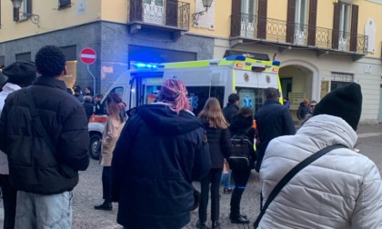 Lecco, anziana cade in piazza Garibaldi. Intervengono i soccorsi