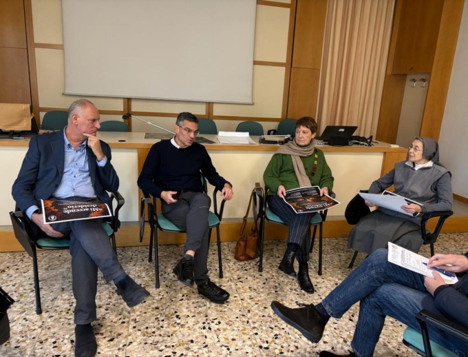 “Mi accende desiderio”: un dialogo tra don Walter Magnoni e quattro amici sul senso del vivere