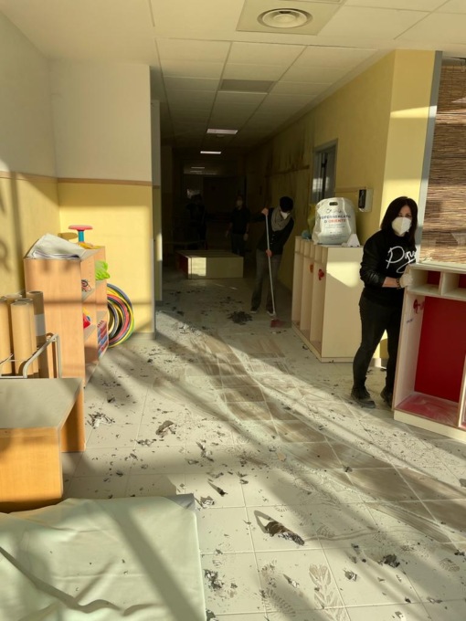 Scuola devastata dai vandali: lezioni sospese a Sala IL VIDEO