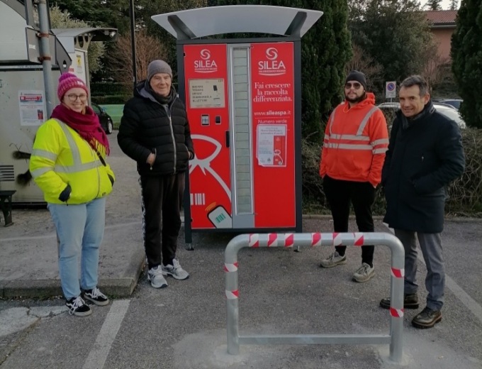 Vercurago: inaugurato il distributore di saccchi rossi e non solo
