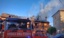 Incendio a Casatenovo, a fuoco il tetto di una trattoria