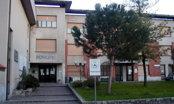 Colico: agente della polizia Locale accoltellato durante un controllo antidroga