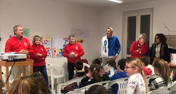 Valgreghentino, gli alunni della primaria imparano a donare con Aido, Avis e Viva