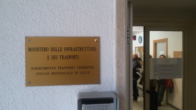 Chiusura della Motorizzazione a Lecco, centrosinistra: “Inaccettabile”