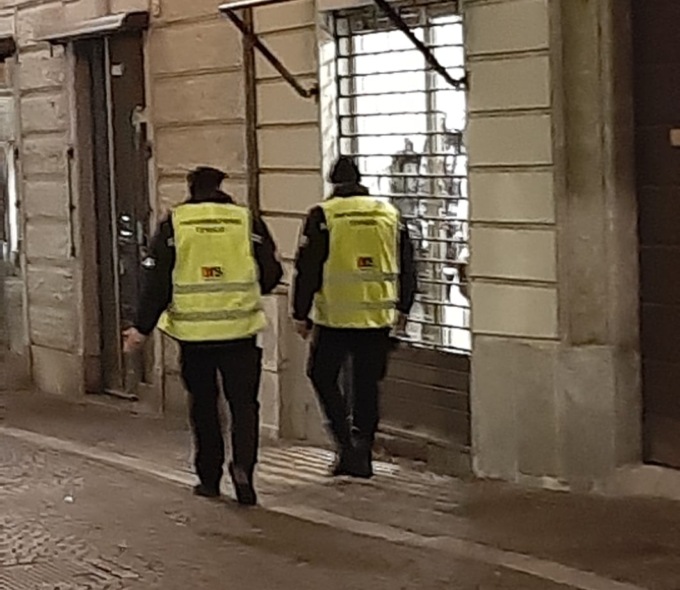 Grazie all’incontro con gli Street tutor i ragazzi hanno ripulito i portici